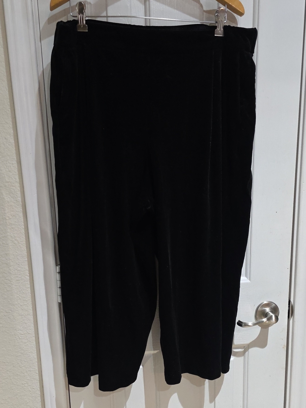 Gibson Latimer  Black Velvet Cropped Pants Size XL